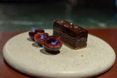 ”Sablé au chocolat” with Swedish cherries.